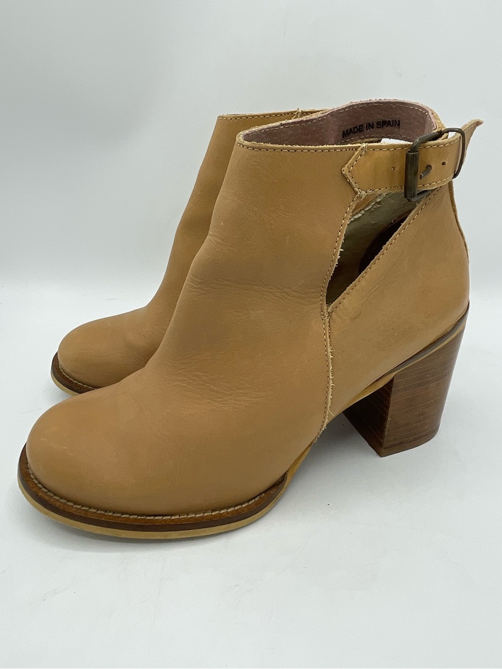 Musse & Cloud Tan Leather Cutout Ankle Bootie with Buckle